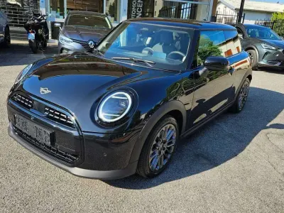 Usata Mini Cooper 156 CV (114 kW) 2024 Midnight black Utilitaria