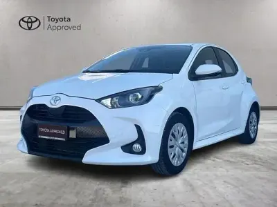 Usata Toyota Yaris Active 72 CV (52 kW) 2022 Bianco Utilitaria