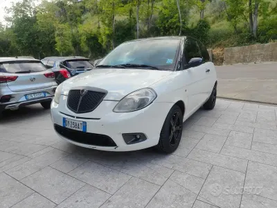 Usata Lancia Ypsilon 77 CV (56 kW) 2009 Bianco Utilitaria