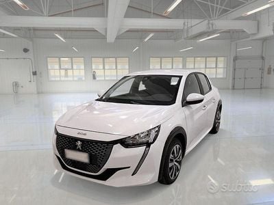 Usata Peugeot e-208 Active 57 kW (78 CV) 2021 Bianco Utilitaria