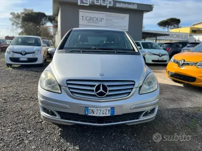 Usata Mercedes B200 140 CV (102 kW) 2006 Nero Monovolume