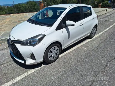 Usata Toyota Yaris 90 CV (66 kW) 2016 Bianco Utilitaria