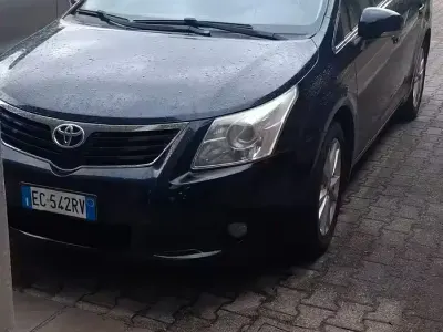 Usata Toyota Avensis 126 CV (92 kW) 2010 Nero Station wagon
