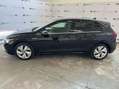 Usata VW Golf VIII Style 131 CV (96 kW) 2020 Nero Berlina