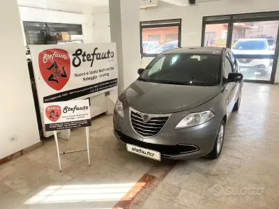 Usata Lancia Ypsilon Silver 69 CV (50 kW) 2015 Grigio Utilitaria