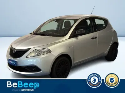 Usata Lancia Ypsilon Gold 69 CV (50 kW) 2019 Argento metallizzato Utilitaria