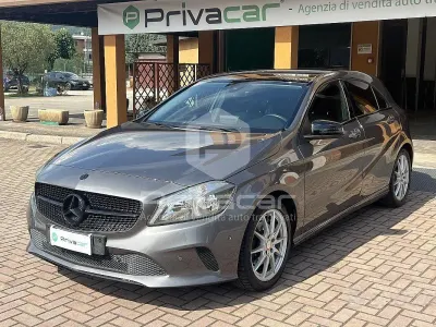 Usata Mercedes A180 Business 122 CV (89 kW) 2017 Grigio Utilitaria