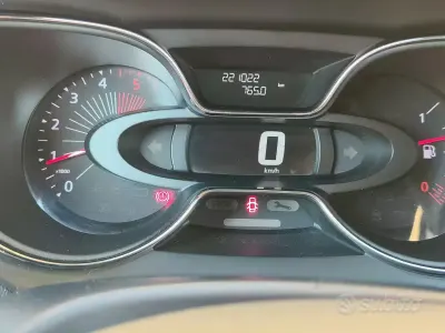 Usata Renault Captur Intens 90 CV (66 kW) 2017 Grigio SUV