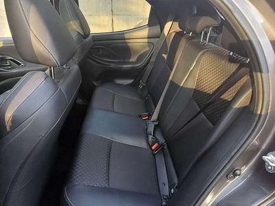 Usata Toyota Yaris Hybrid Lounge 92 CV (67 kW) 2022 Grigio Berlina
