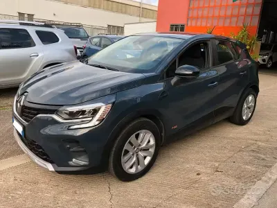 Usata Renault Captur Zen 101 CV (74 kW) 2022 Grigio SUV