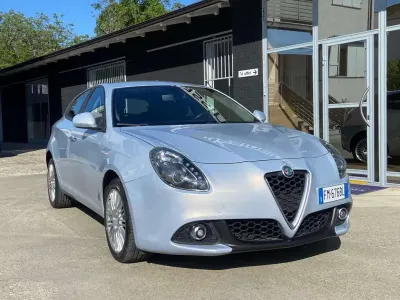 Usata Alfa Romeo Giulietta Super 120 CV (88 kW) 2017 Grigio Utilitaria