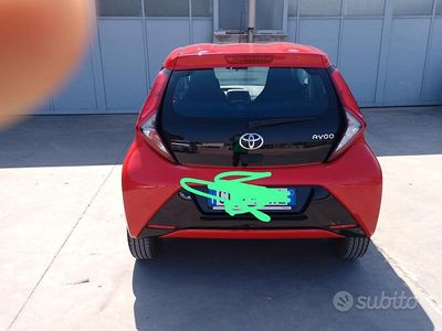 Usata Toyota Aygo 72 CV (52 kW) 2021 Rosso Utilitaria