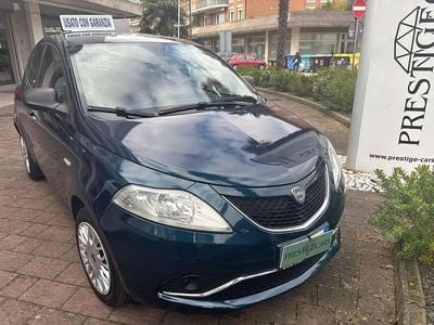 Usata Lancia Ypsilon Gold 84 CV (61 kW) 2017 Blu/azzurro Utilitaria