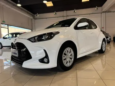 Usata Toyota Yaris Active 72 CV (52 kW) 2023 Bianco Utilitaria