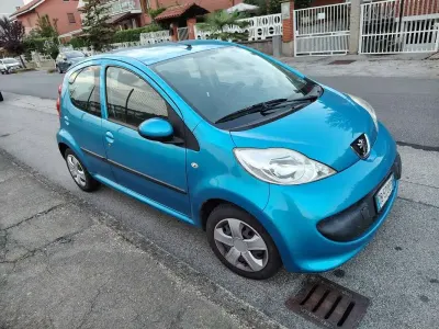 Usata Peugeot 107 68 CV (50 kW) 2006 Blu/azzurro Utilitaria