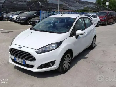 Usata Ford Fiesta Business Edition 60 CV (44 kW) 2014 Bianco Utilitaria