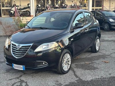 Usata Lancia Ypsilon 80 CV (58 kW) 2014 Nero Utilitaria