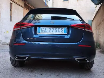 Usata Mercedes A180 Executive 116 CV (85 kW) 2020 Blu/azzurro Berlina
