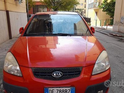 Usado Kia Rio 112 CV (82 kW) 2006 Rojo Berlina