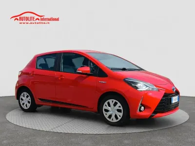 Usata Toyota Yaris Hybrid Active 73 CV (53 kW) 2019 Marrone Berlina