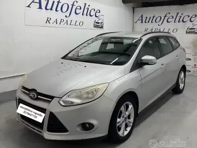 Begagnad Ford Focus 116 HK (85 kW) 2012 Grå Kombi