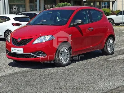 Usata Lancia Ypsilon Silver 69 CV (50 kW) 2016 Rosso Utilitaria
