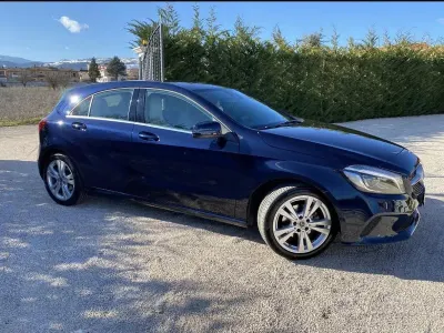 Usata Mercedes A180 136 CV (100 kW) 2018 Blu/azzurro Berlina