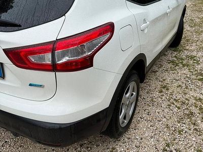 Usata Nissan Qashqai N-Connecta 115 CV (84 kW) 2016 Bianco SUV