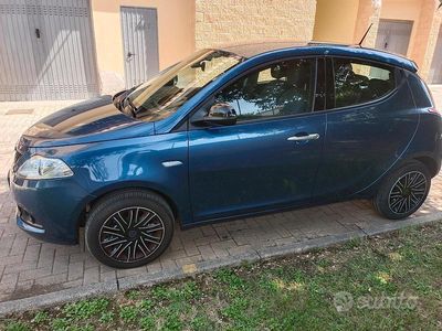 Usata Lancia Ypsilon S 84 CV (61 kW) 2024 Blu/azzurro Utilitaria