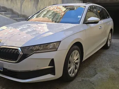 Usata Skoda Octavia Executive 150 CV (110 kW) 2024 Bianco Station wagon