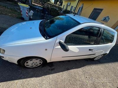 Usata Fiat Punto 60 CV (44 kW) 2001 Bianco Utilitaria