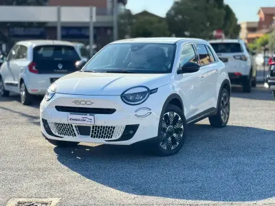 Nuova Fiat 600 La Prima 101 CV (74 kW) 2025 Bianco SUV