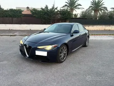 Usata Alfa Romeo Giulia 180 CV (132 kW) 2017 Bluazzurro Berlina