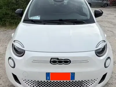 Second-hand Fiat 500e Red 69 kW (95 CP) 2025 Alb Hatchback