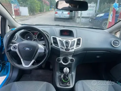 Usata Ford Fiesta 90 CV (66 kW) 2010 Bluazzurro Berlina