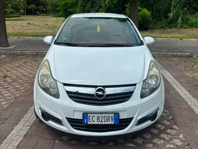 Usata Opel Corsa Club 86 CV (63 kW) 2010 Bianco Utilitaria