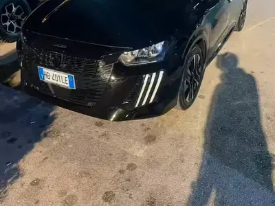 Usata Peugeot 208 101 CV (74 kW) 2025 Nero Utilitaria