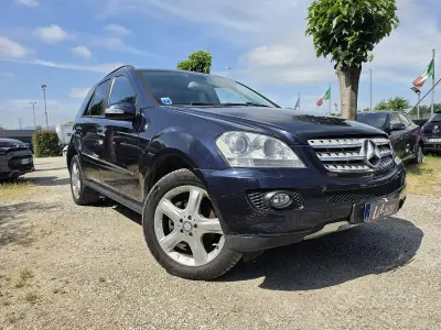 Usata Mercedes ML320 224 CV (164 kW) 2008 Blu SUV