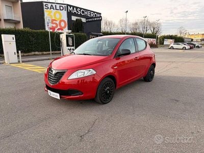 Usata Lancia Ypsilon Platinum 69 CV (50 kW) 2015 Rosso Utilitaria
