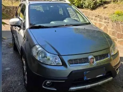Usata Fiat Sedici Dynamic 135 CV (99 kW) 2012 Argento SUV