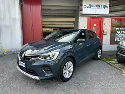 Usata Renault Captur Equilibre 101 CV (74 kW) 2023 Blu SUV