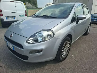 Usata Fiat Punto 69 CV (50 kW) 2015 Argento Utilitaria