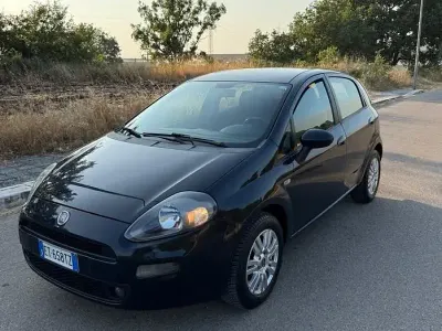 Usata Fiat Punto Street 77 CV (56 kW) 2014 Blu Utilitaria