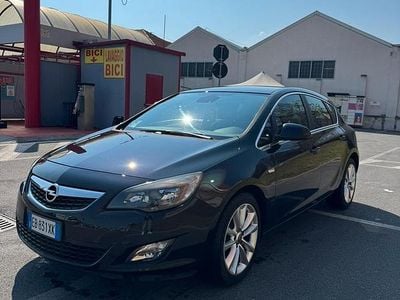 Usata Opel Astra Cosmo 160 CV (117 kW) 2010 Nero Berlina