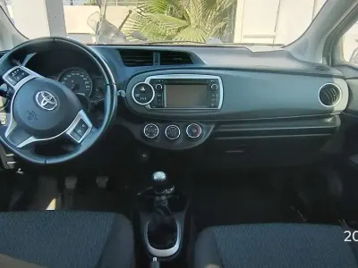 Usata Toyota Yaris 90 CV (66 kW) 2012 Bianco Utilitaria