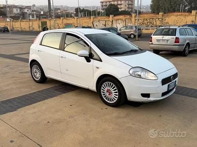 Usata Fiat Grande Punto 90 CV (66 kW) 2007 Bianco Utilitaria
