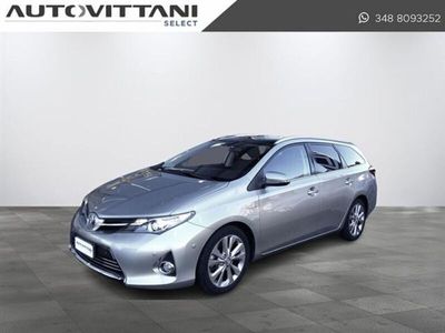 usata Toyota Auris Station Wagon 1.8 Hybrid Lounge del 2015 usata a Como