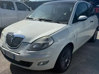 Usata Lancia Ypsilon 69 CV (50 kW) 2004 Bianco Utilitaria