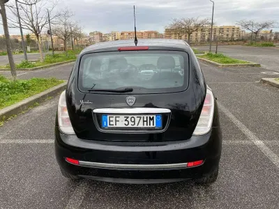 Usata Lancia Ypsilon 75 CV (55 kW) 2012 Nero Utilitaria