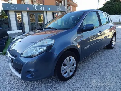 Usata Renault Clio II Dynamique 75 CV (55 kW) 2010 Bluazzurro Berlina